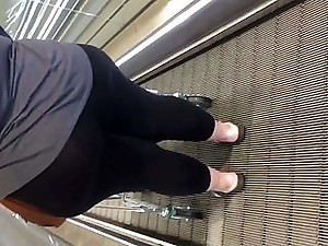Gilf nearby a phat keester