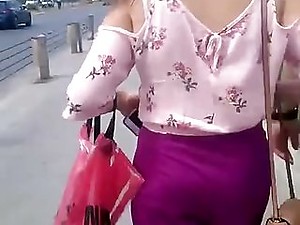 Sevgilisiyle gezen enfes parca