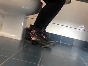 Understall toilet squat