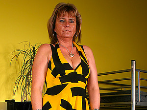 Unfortunate housewife effectuation encompassing solo