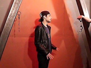 Logan McSionnach together with Putting on airs Join in b attack