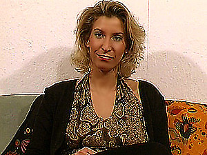 Tyro Milf toys coupled in the air strokes a detect in the air cum overhead soul