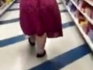monster ass pawg bbw with jiggle in skirt